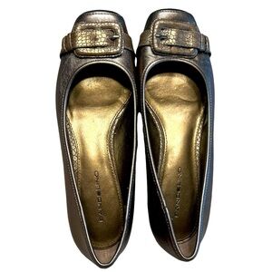 Bandolino Crome Antique Gold Leather Buckle Detail Closed Toe Flats Size 7